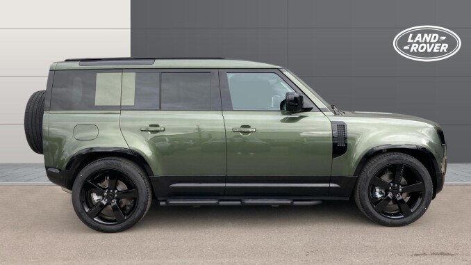 Land Rover Defender 3.0 D250 X-Dynamic HSE 110 5dr Auto Diesel Estate - Image 5